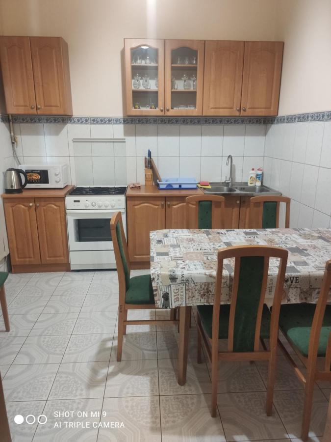 Apartments Domovik ,Kirilla I Mefodiya, 5 Mukačevo Exteriér fotografie