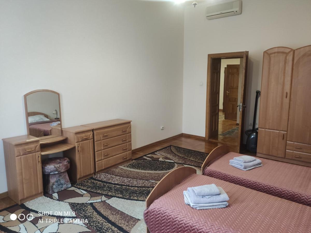 Apartments Domovik ,Kirilla I Mefodiya, 5 Mukačevo Exteriér fotografie