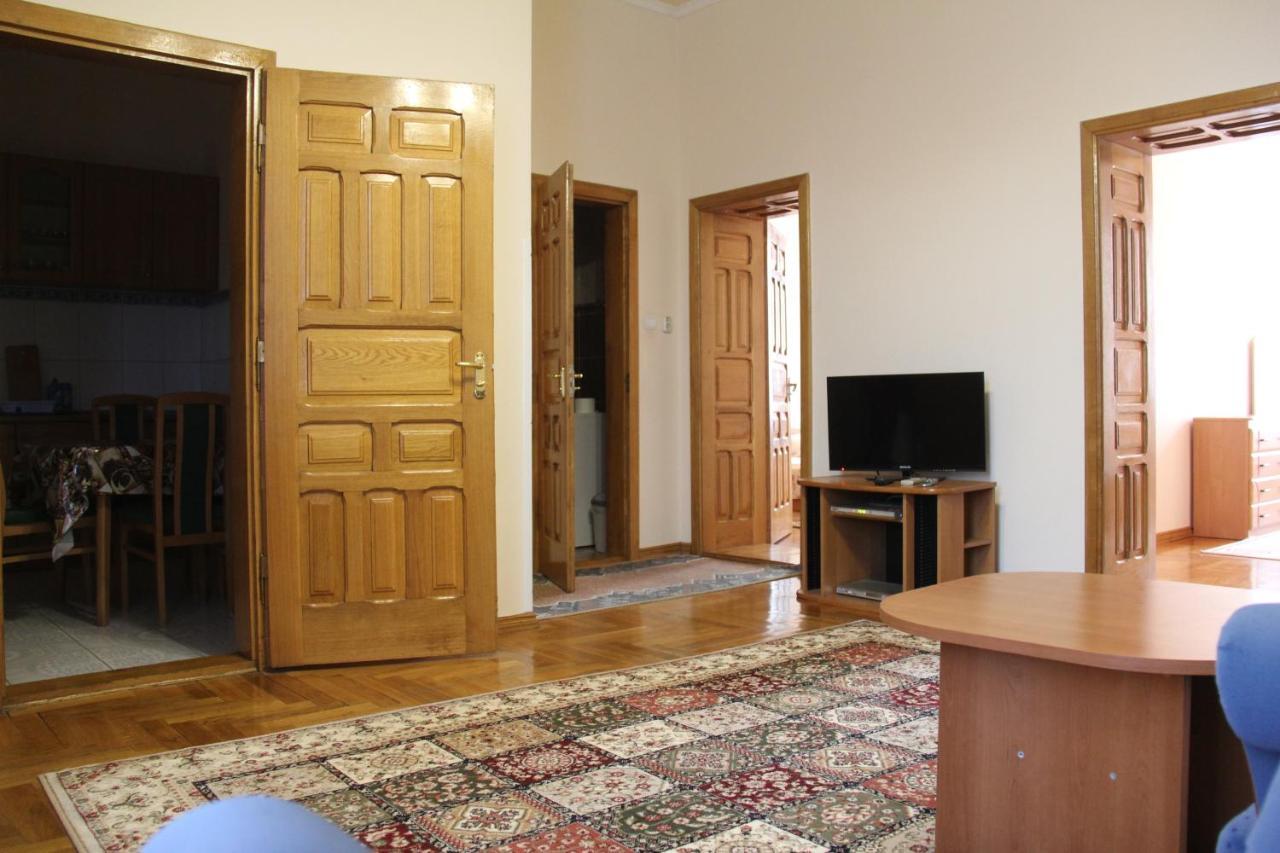 Apartments Domovik ,Kirilla I Mefodiya, 5 Mukačevo Exteriér fotografie
