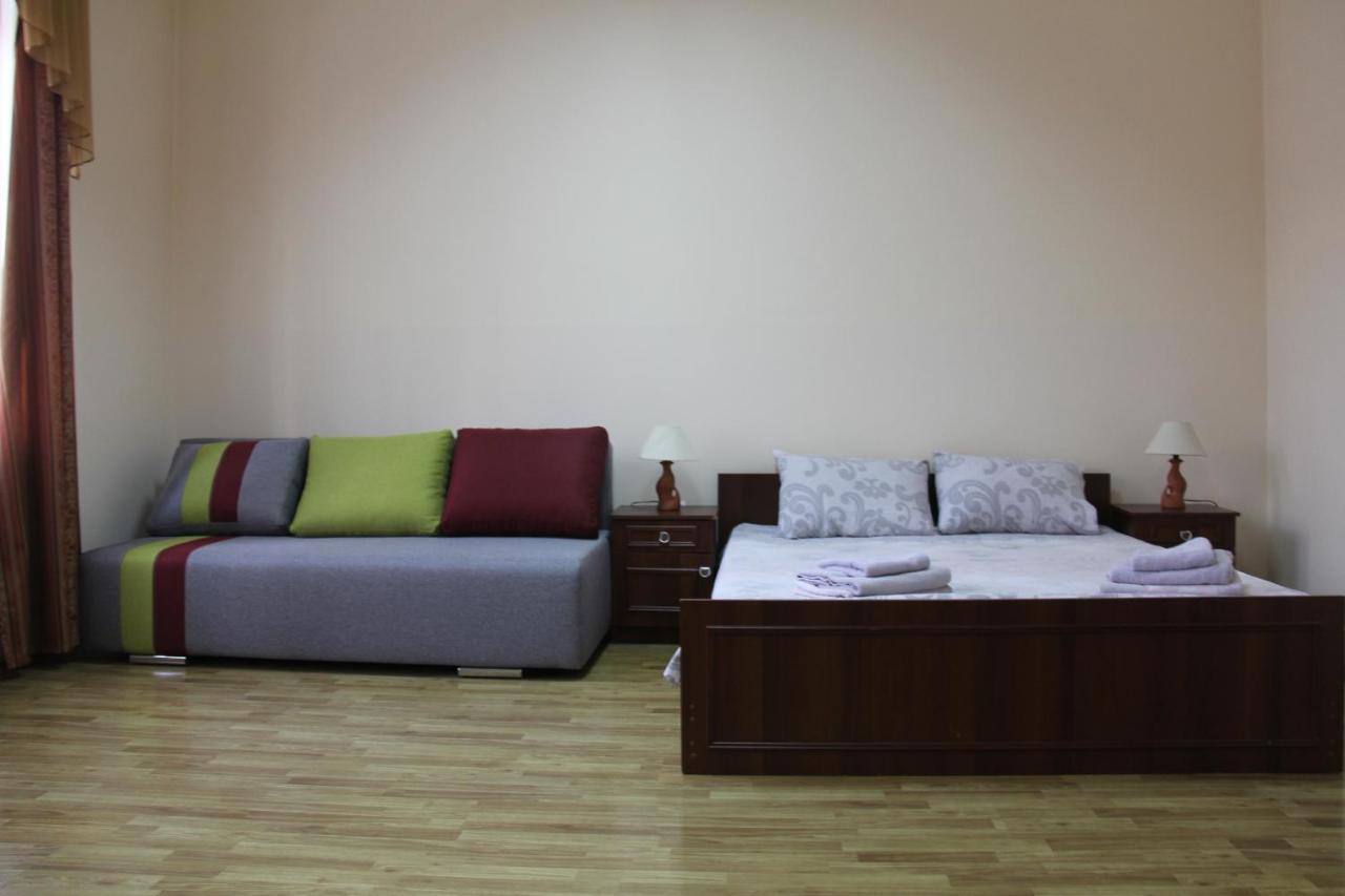 Apartments Domovik ,Kirilla I Mefodiya, 5 Mukačevo Exteriér fotografie