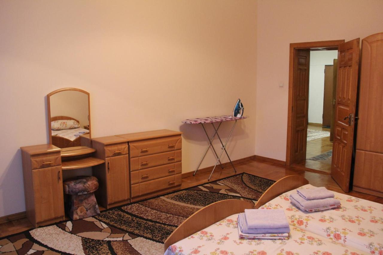 Apartments Domovik ,Kirilla I Mefodiya, 5 Mukačevo Exteriér fotografie